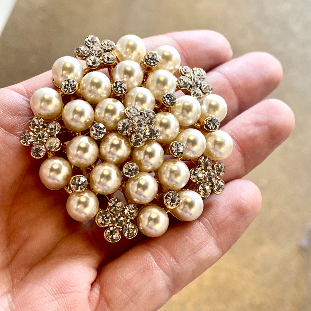 Rosette Brooch with Shell Pearls and Cubic Zirconia Brooch Restrained Grace Gold  